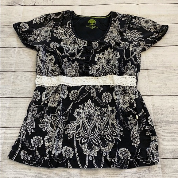 Healing Hands Scrub Top - Picture 1 of 4